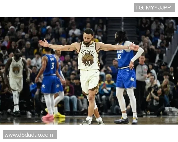 库里三分大赛决赛狂轰20球创下历史新纪录引发全场欢呼 库里三分大赛决赛狂轰20球创下历史新纪录引发全场欢呼