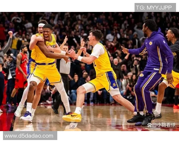 快船与湖人巅峰对决2019年圣诞大战精彩回顾与赛后分析 快船与湖人巅峰对决2019年圣诞大战精彩回顾与赛后分析