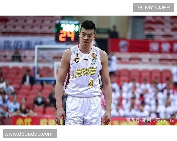 李慕豪的篮球之路:从青涩少年到职业球员的成长历程与挑战 李慕豪的篮球之路:从青涩少年到职业球员的成长历程与挑战