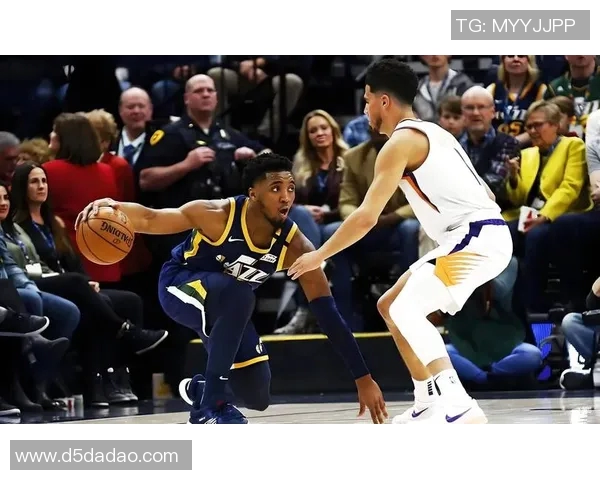 湖人对决热火希罗展现球场风采与激情的巅峰对决 湖人对决热火希罗展现球场风采与激情的巅峰对决